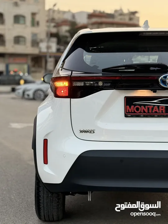 تويوتا ياريس كروس ترخيص 2022 محرك 1500 هايبرد جير أوتوماتيك 172 حصان