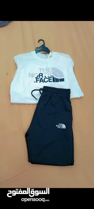 بيع ملابس شاملة ترنجات وبلاطين جينز وبلايز كم ونص كم وبيجامات وكلارات اطفال وأحذية ( 90٪ سيريهات)