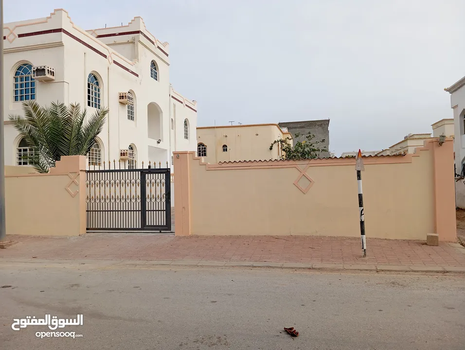 بيت فيلا دورين مؤجره بعقد شهري 400 ريال عماني لمده 3 سنوات قابل لتمديد