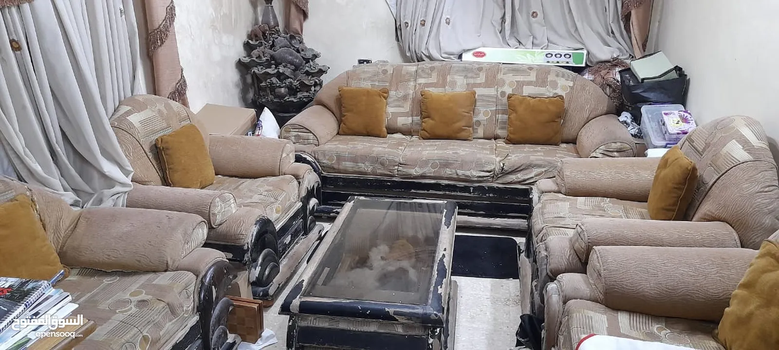 طقم كنبايات كويتي خشب زان للبيع ومع طاولة
