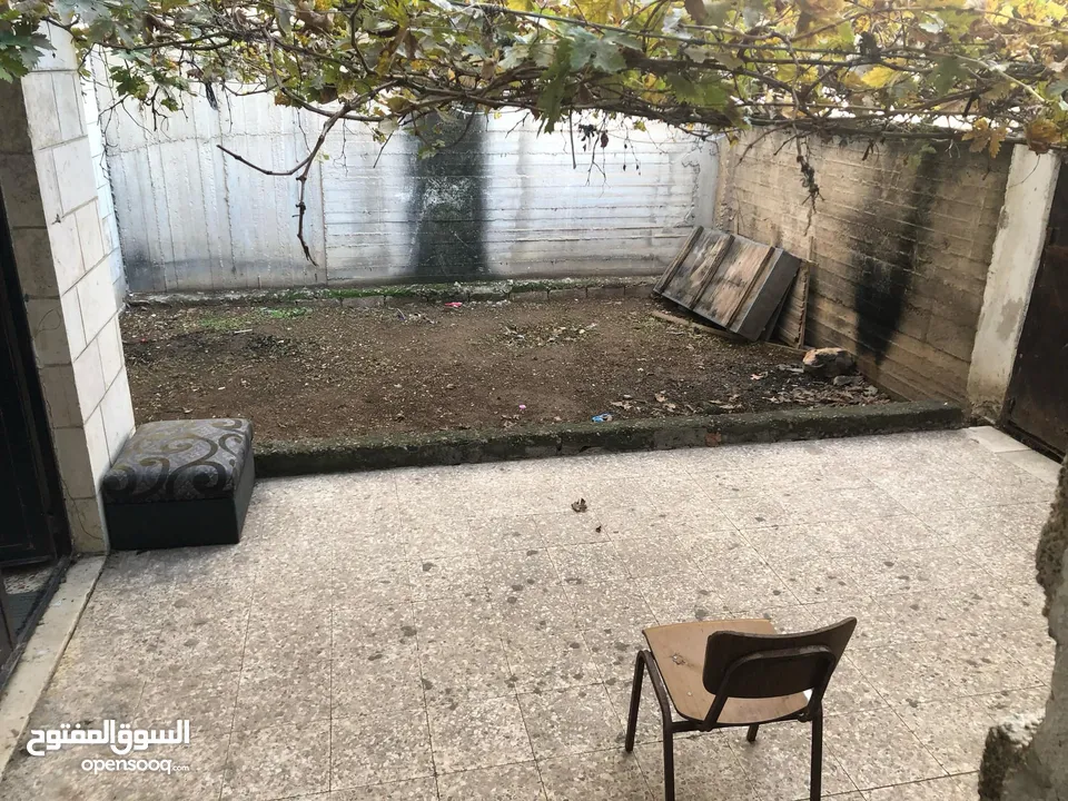 بيت مستقل للبيع 3 طوابق مع مخزن وتسوية وبير ماء