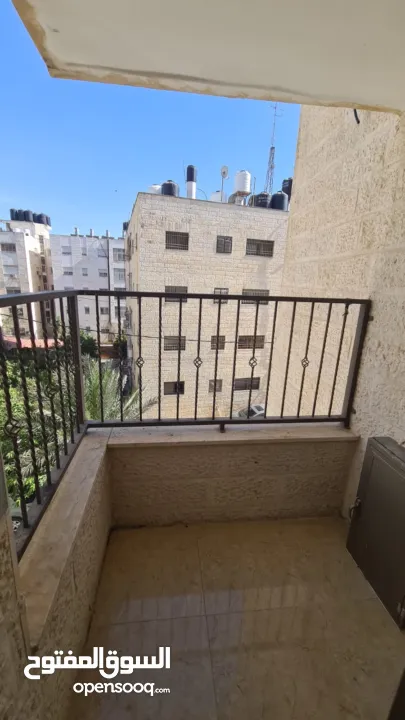 شقة غير مفروشة للايجار في ام الشرايط قرب عسل وبصل