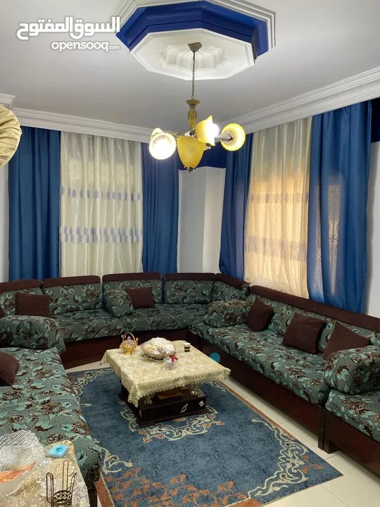 منزل بيت للبيع او للاستثمار مع إمكانية البناء على السطح