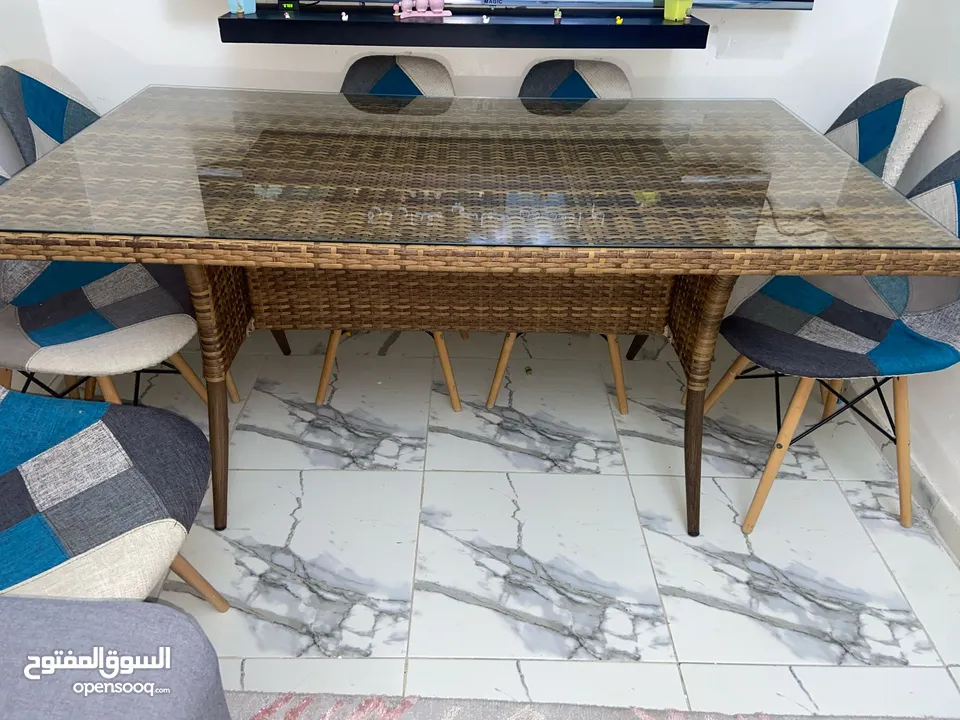طاوله سفره مع ثمان كراسي للبيع
