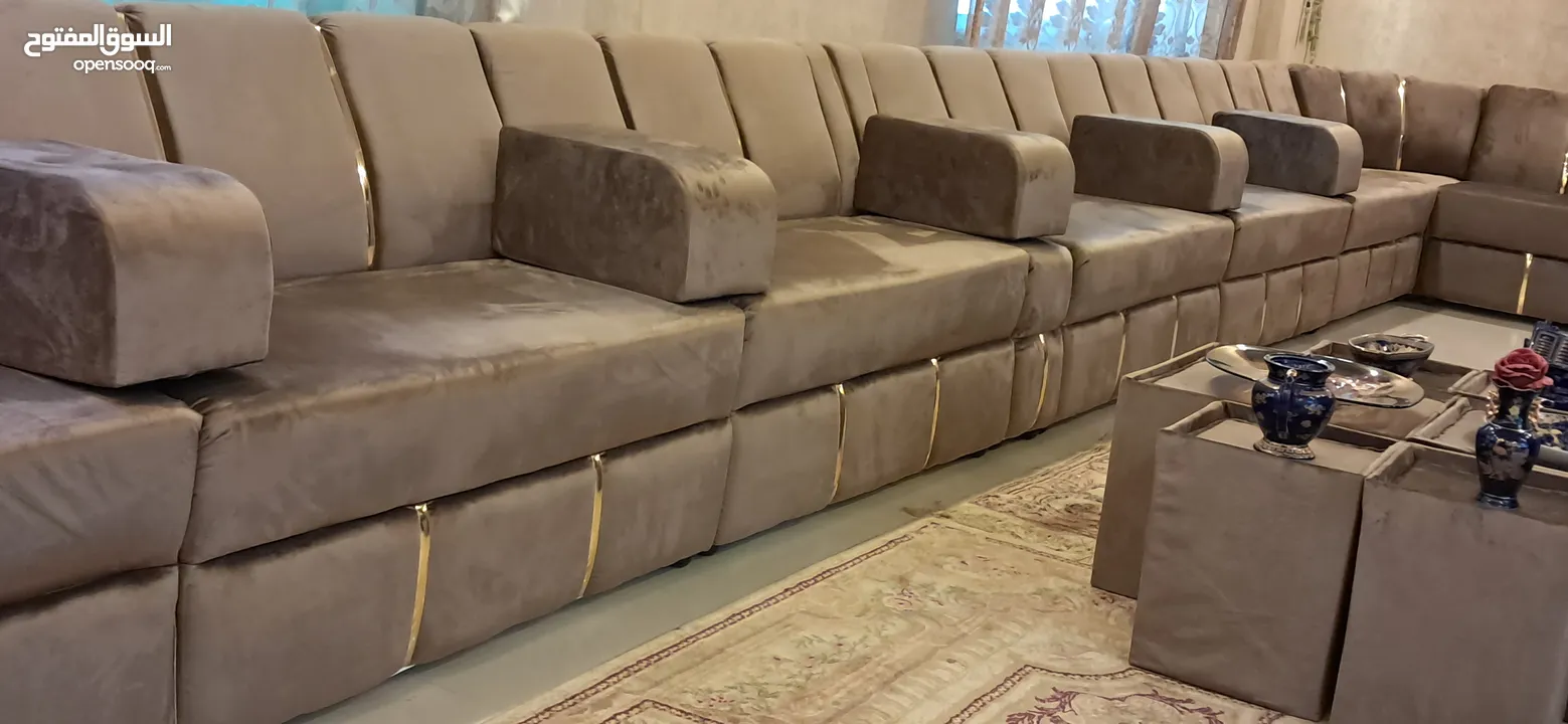 مجلس خليجى تفصيل بحال الوكاله للبيع فى اربد 34 مقعد بغطى 21 متر طولى