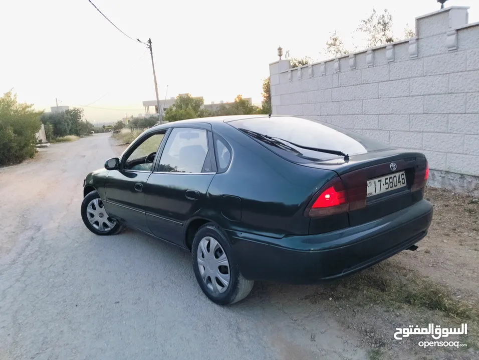 تيوتا كورولا هاتشباك لون مميز