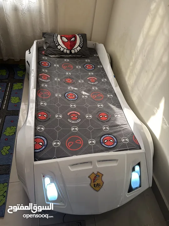 سرير اطفال بدون مقابل  ( سيارة مع اضاءة وصوت )