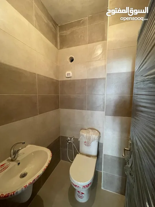 مكتب للبيع موقع مميز جدا  برج الساعة