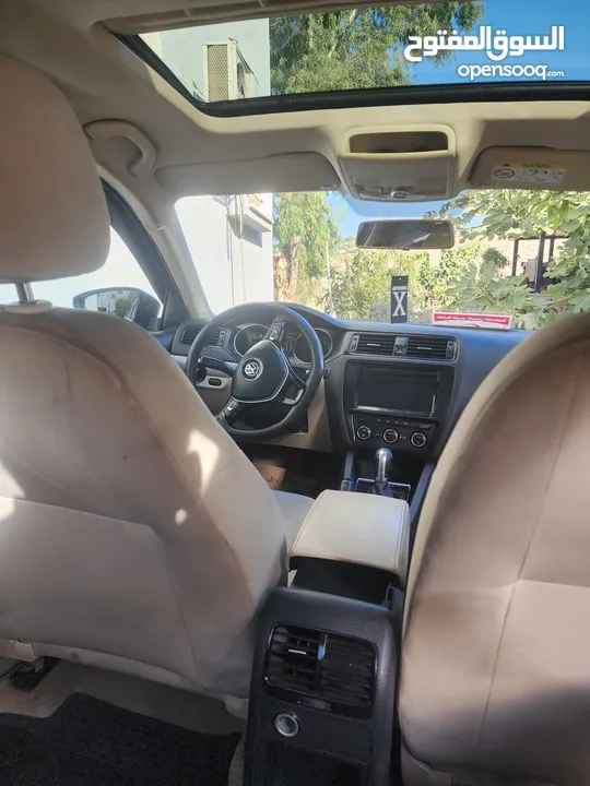 جتا 2015 فل إضافات مع فتحة سقف. السيارة موجودة برام الله. سعر حرق.