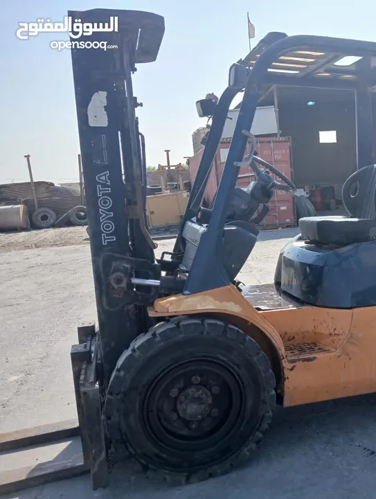 TOYOTA FORKLIFT 3 tons capacity (2003) in good condition and Reasonable Price.