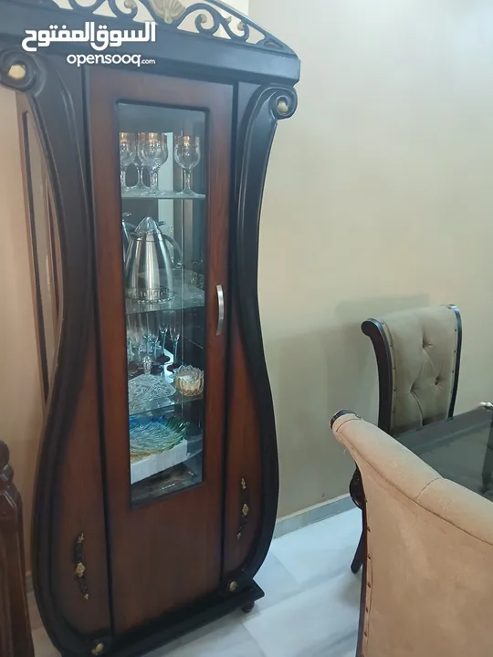طاولة سفره 8 كراسي للبيع  توب نظافه