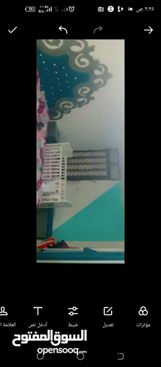 تخت بيبي هزاز بحاله ممتاز مع فرشه مع إمكانيه فتحه جهه الام بسعر مغري