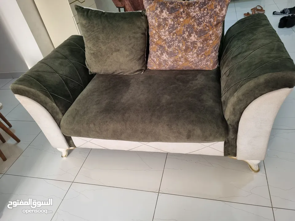 طقم جلوس نظيف جدا 7 أشخاص Sofa set very clean 7 seater