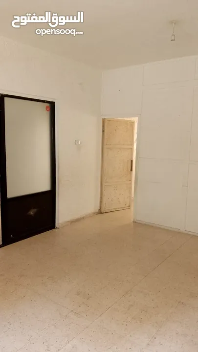 شقة أرضية في المنارة -شارع الحر بن عبد الرحمن - بقرب بقالة الصوالحي ومكتبة لؤلؤة الرحمن - من المالك