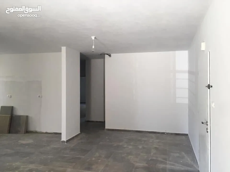 شقه البيع غي المصيون مع  حديقه خلف البنك العربي