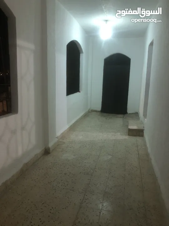 شقة للبيع السلالم  طابق اول قريبة من مسجد خرفان منطقة هادئه ‏ممكن تأجيرها
