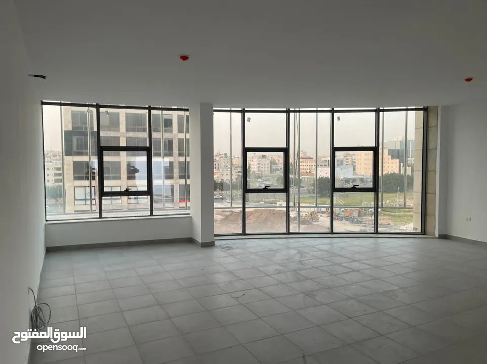 مجمع تجاري فاخر جدا في أفضل مواقع شارع مكة      الرقم المرجعي :  3692