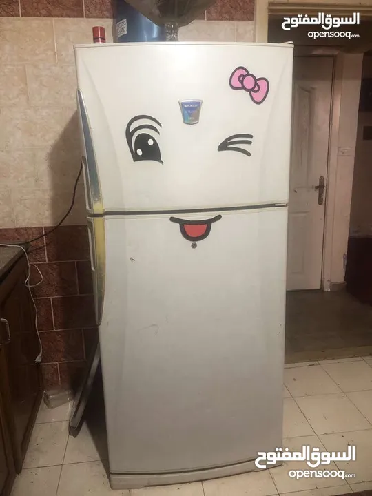 ثلاجه شارب ما شاء الله عليها