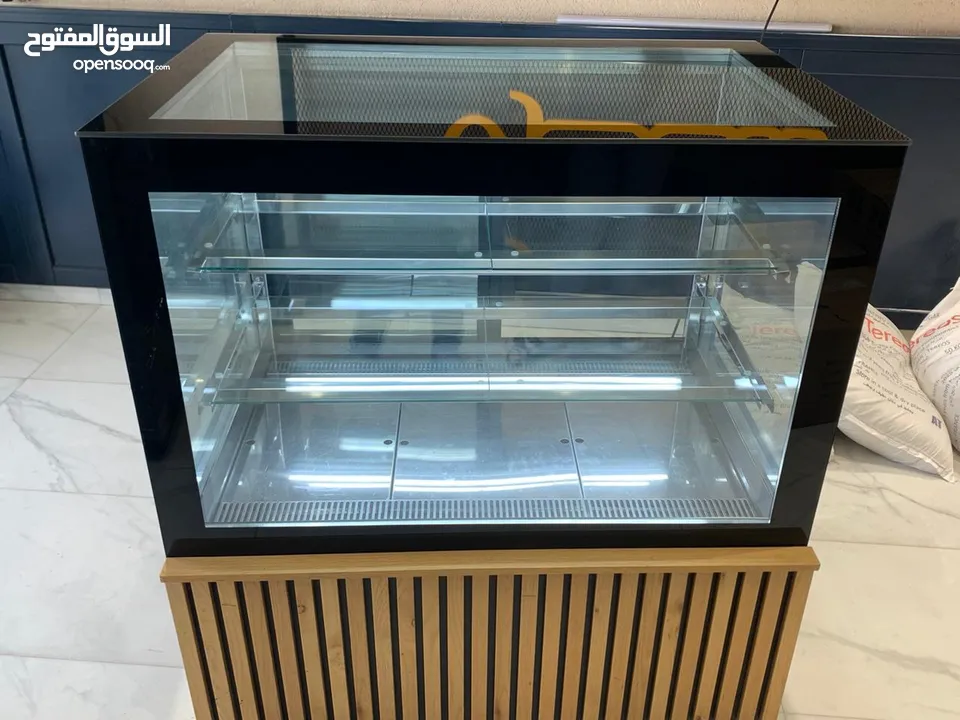 ثلاجة عرض فرينوكس 140 سم نظيفة جدا
