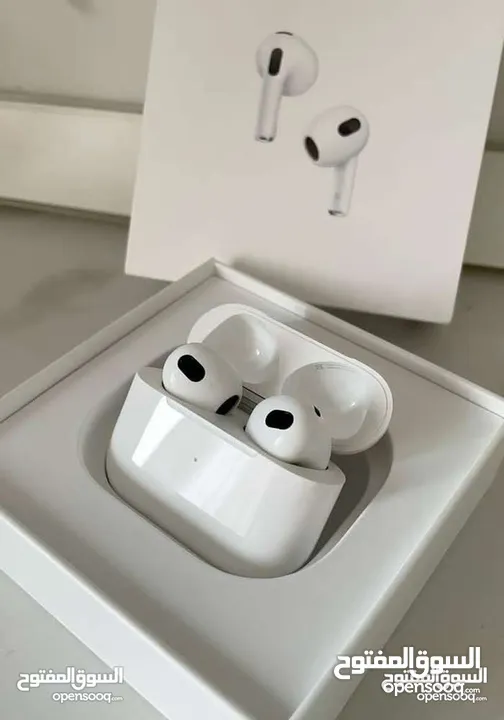 أختار الأصلي وريح راسك النسخة الأحدث والأقوى  بطارية تصل إلى 5ساعات من الأستخدام Apple AirPods 4 AN