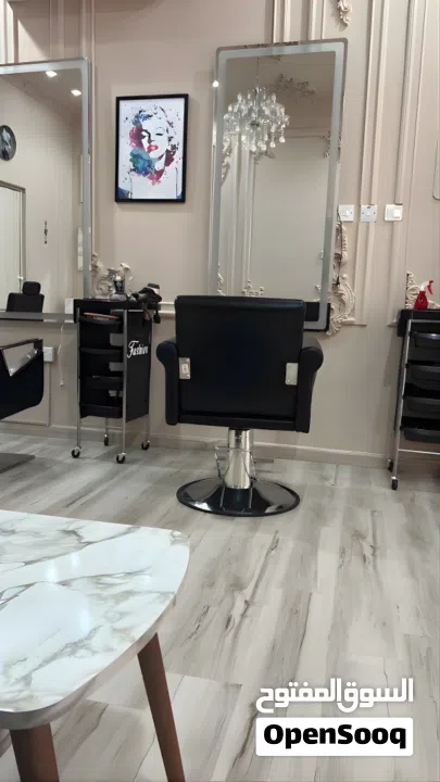 صالون تجميل نسائي فاخر بمساحة واسعة في منطقة مواطنين مجهز بجميع الادوات و المعدات في الجرف عجمان