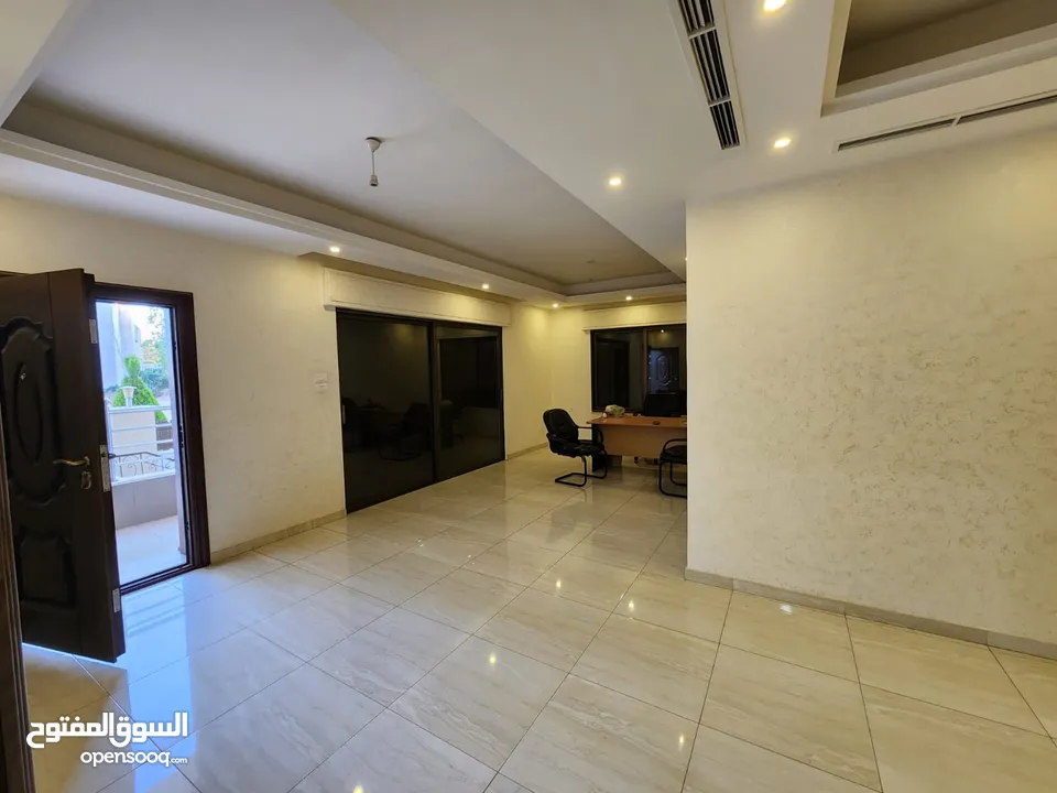 شقة فارغة للبيع في دير غبار ref : 14244