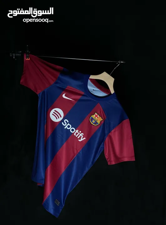 ملابس جديدة تيشيرتات نسخة الجماهير ريال مدريد وبرشلونة متوفر جميع المقاسات أفضل الاسعار 4ريال عماني