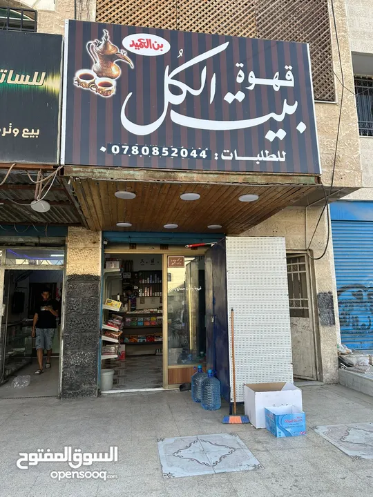 قهوة للبيع داخل مجمع تجاري تخدم 24 محل