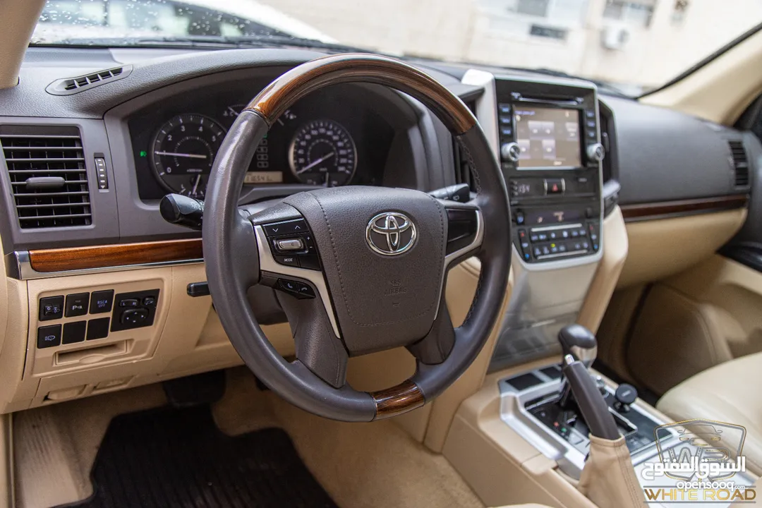 Toyota Land Cruiser 2016 Gx-r V8   السيارة بحالة الوكالة و قطعت مسافة 116,000 كم فقط