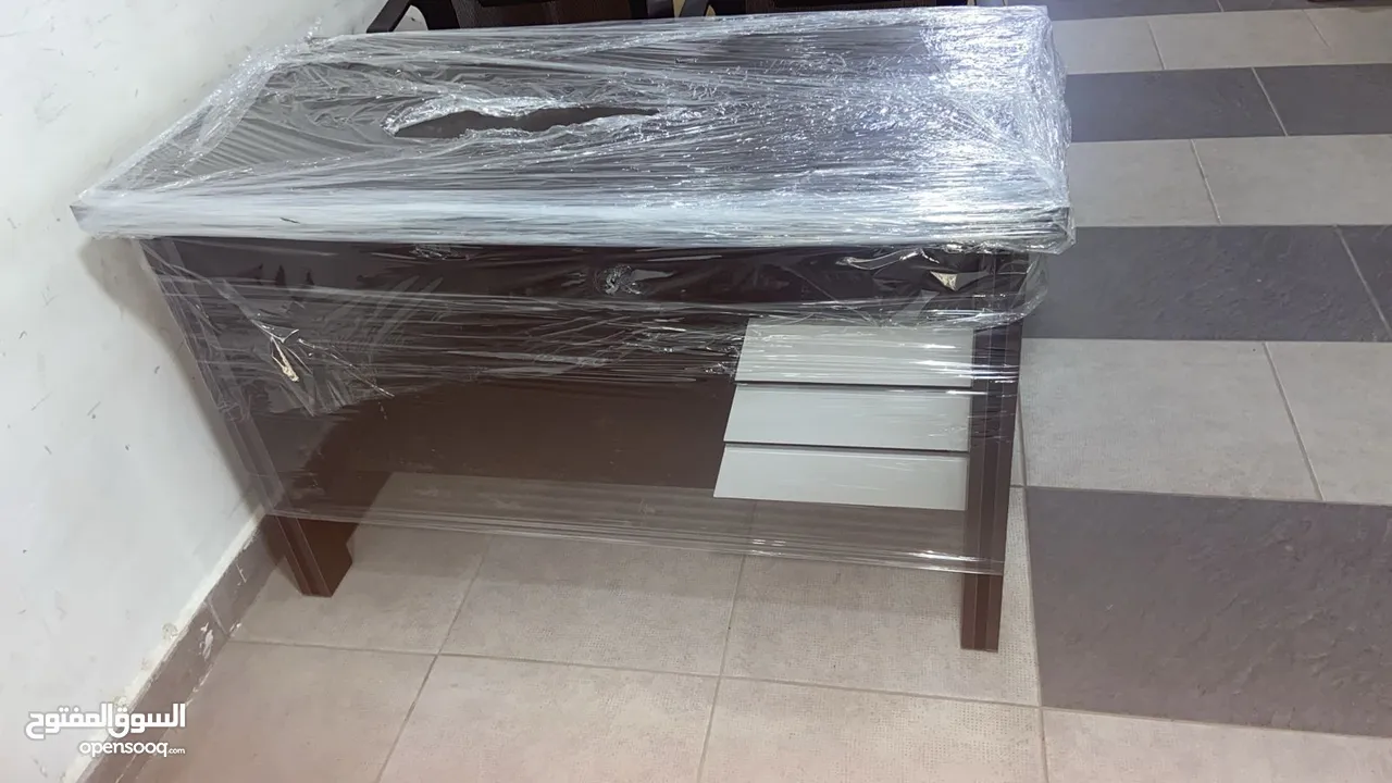 مكتب دراسي أو موظفين مع ادراج  120×60السعر 38 العرض لمدة يومين