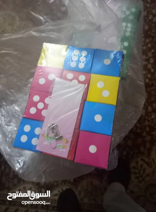 سحبة أطفال 5 قروش بس فقط ..طبعا كل علبة داخلها هدية ..ما في علبة فارغة