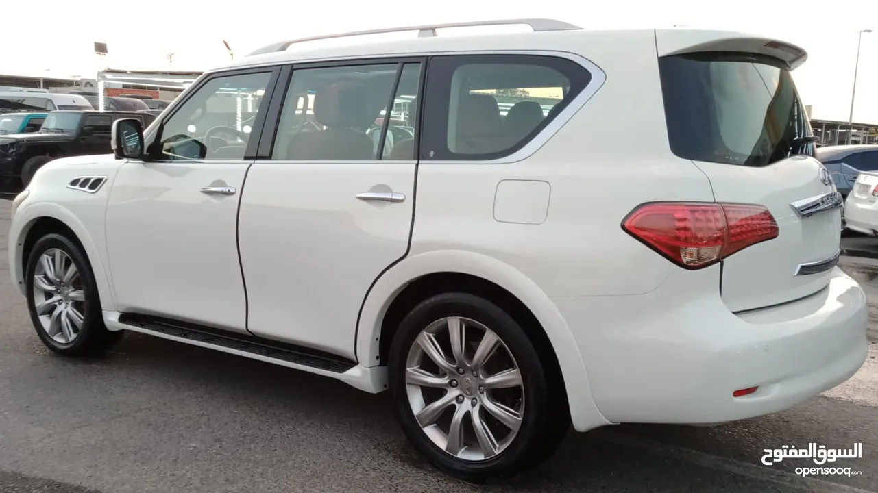 Infiniti QX56 V8 5.6L Full Option Model 2011