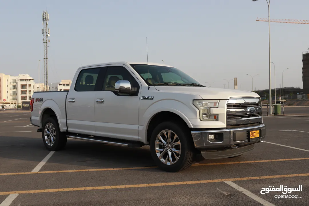 2016 FORD F150 Lariat 4x4 (GCC Spec + Excellent Condition) FOR SALE (Price Negotiable/يمكن التفاوض)