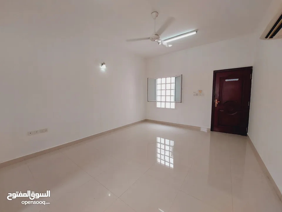 غرف مميزه للشباب العمانين في الموالح الجنوبي/شامل كافه الفواتير