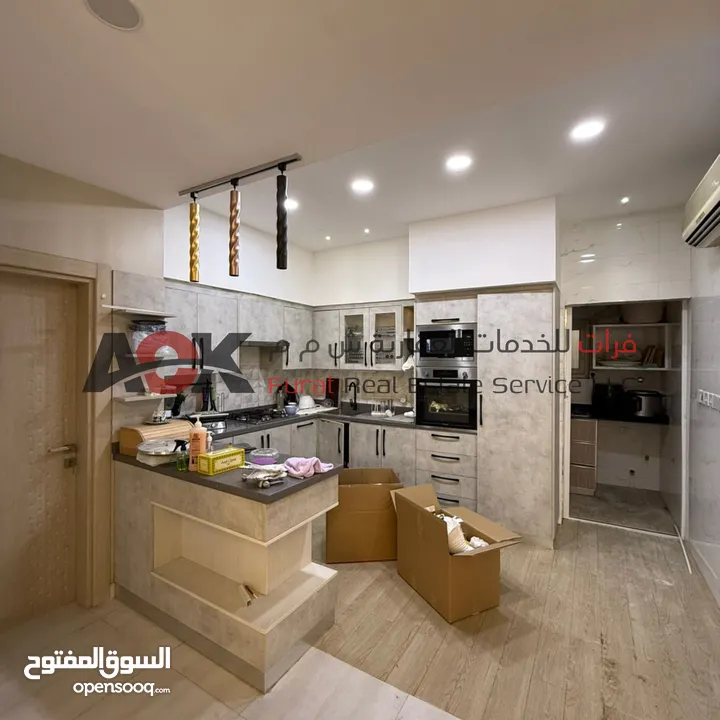 فيلا للإيجار في الموالح قريبة من مركز الموالح الصحي، جميع الخدمات Villa for Rent in mawalleh