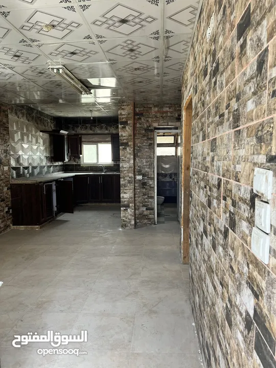 عمارة للبيع ثلاث طوابق من المالك مباشرة في مخيم البقعة