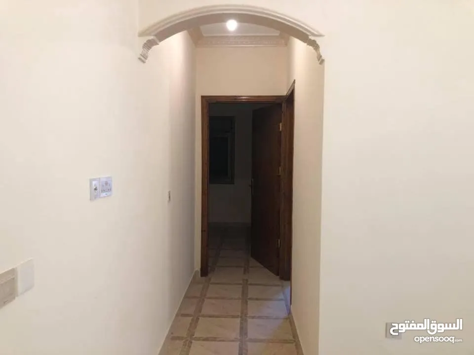 شقة سوبر ديلوكس فارغة للايجار العاشرة الشرقي دور ثالث