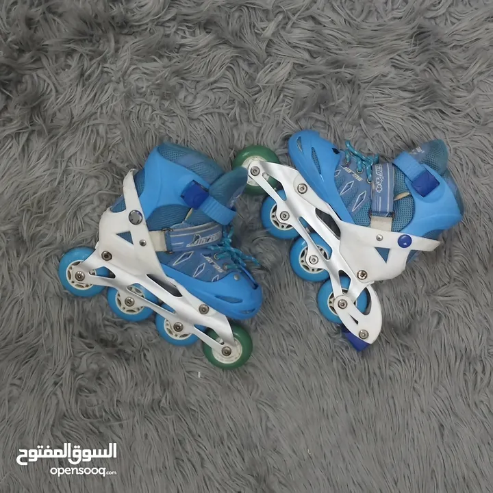 سيارة أطفال