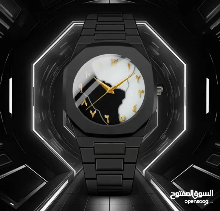 الساعة الترند الكاملة بالسواد – والبياض بارقام عربية أنيقة تضيف لمسة تراثية رقمية .