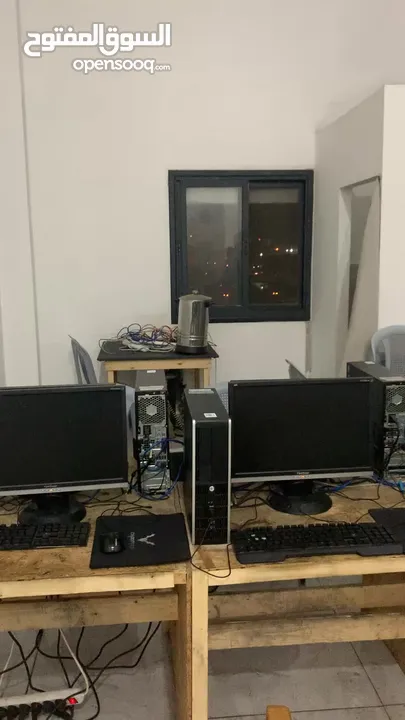 كومبيوتر جديد مع شبكة ومكاتب وكوبيرد وماوس وجميع الملحقات