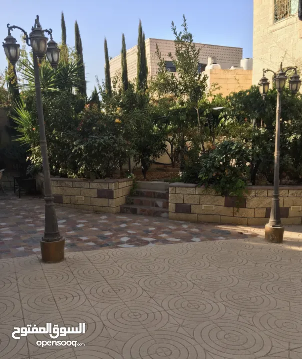 منزل مستقل مع شقة أرضية ودوبلكس وحديقة خلفية