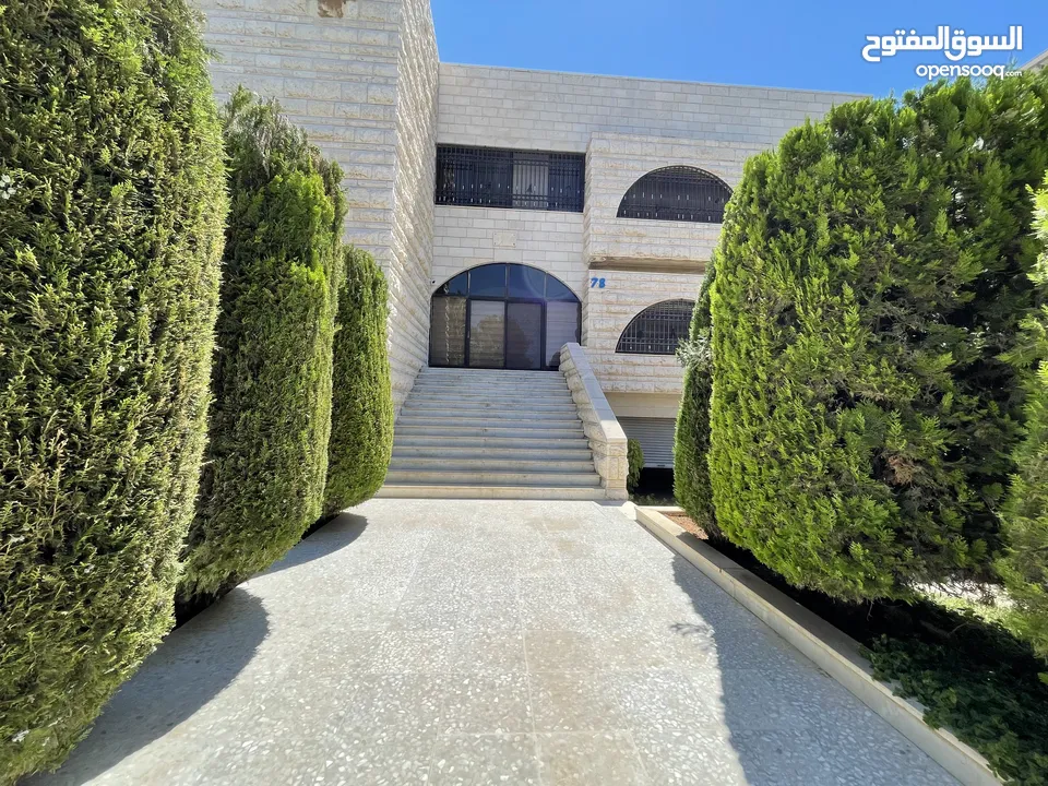 عمارة سكنية استثمارية للبيع في ضاحية الرشيد