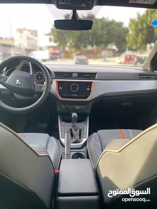 سيات ارونا لون مميز للبيع