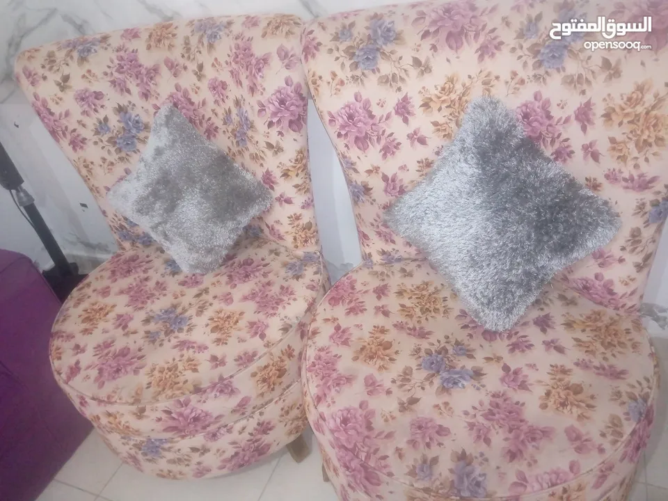 طقم كنب بسعر حرق لون نهدي تفصيل بحاله جيده جدا بسعر حرق