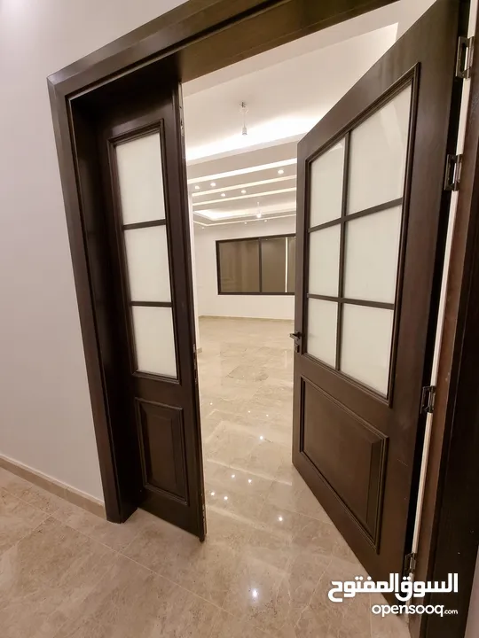 بالاقساط بتشطيب فندقي 220 متر باطلاله مميزة في ديرغبار النوابلسة مطلة على عبدون و طريق المطار