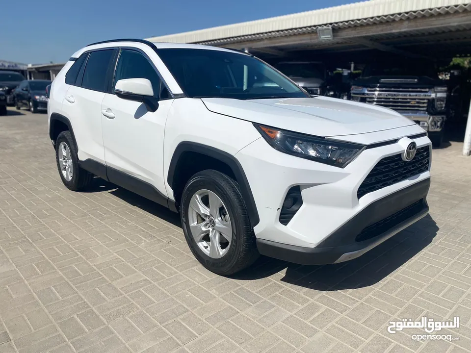 TOYOTA RAV4 XLE 2021 V4