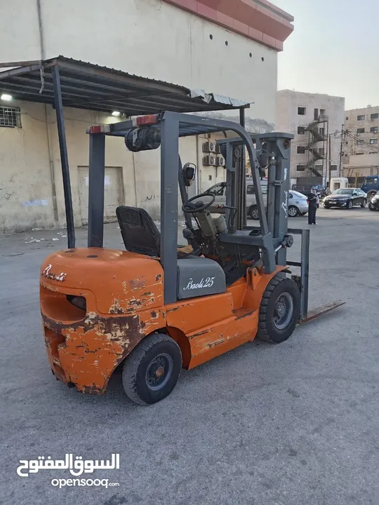 رافعات شوكية ديزل حمولت 2طن ونص قير اتومتك بحاله الوكاله موديل 2015
