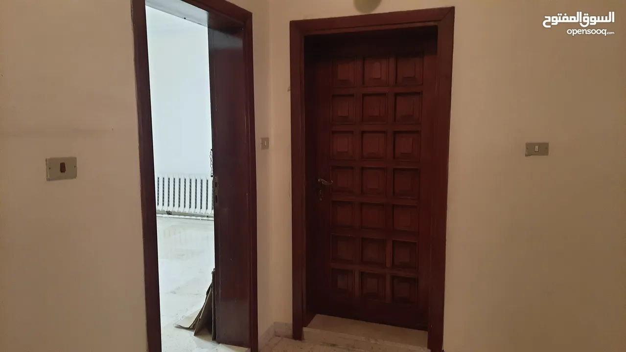 شقة واسعه صحية للايجار