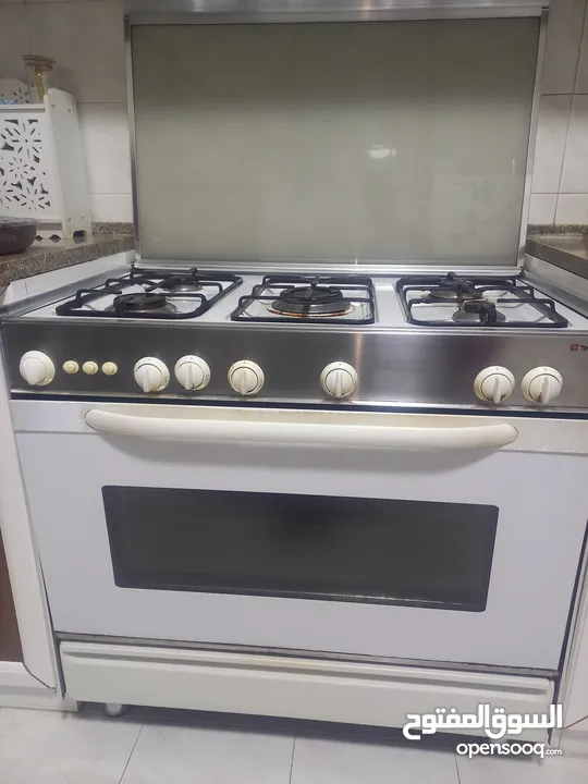 فرن غاز تكنو بحاله جيده شغال تماما