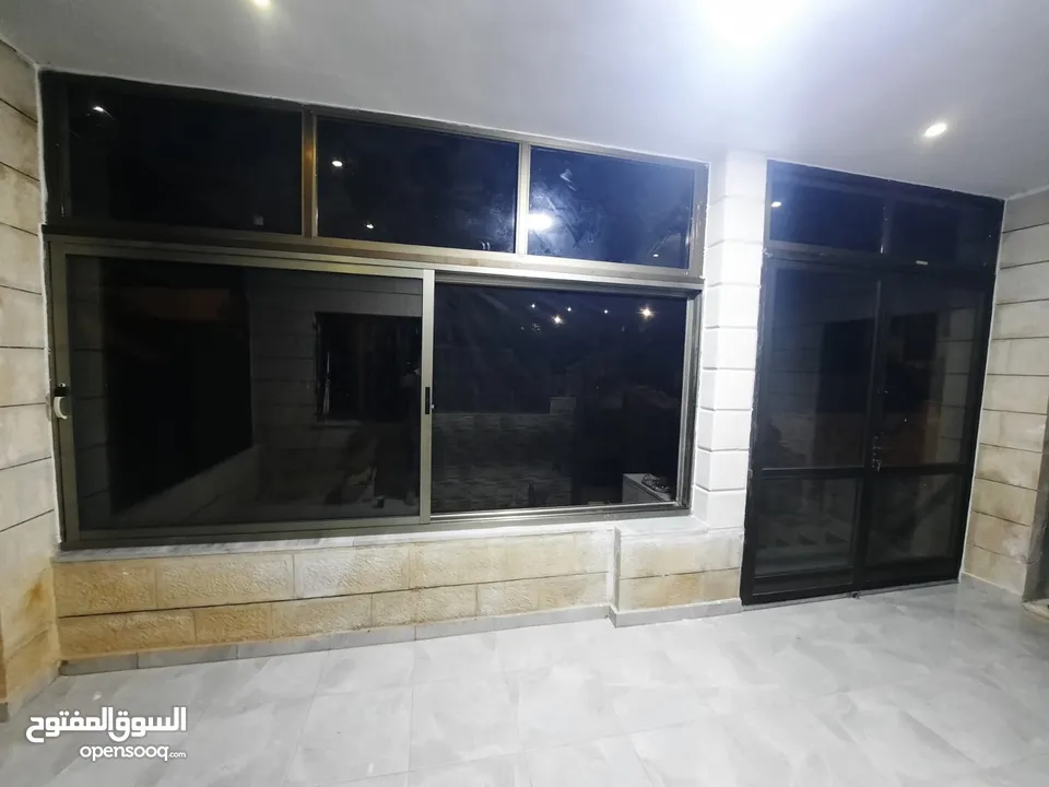 شبابيك المنيوم عدد 10 لون شمبيه زجاج عسلي بحال الوكاله